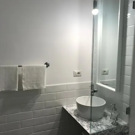Alojamento de Acomodação e Pequeno-almoço M'illumina Salerno